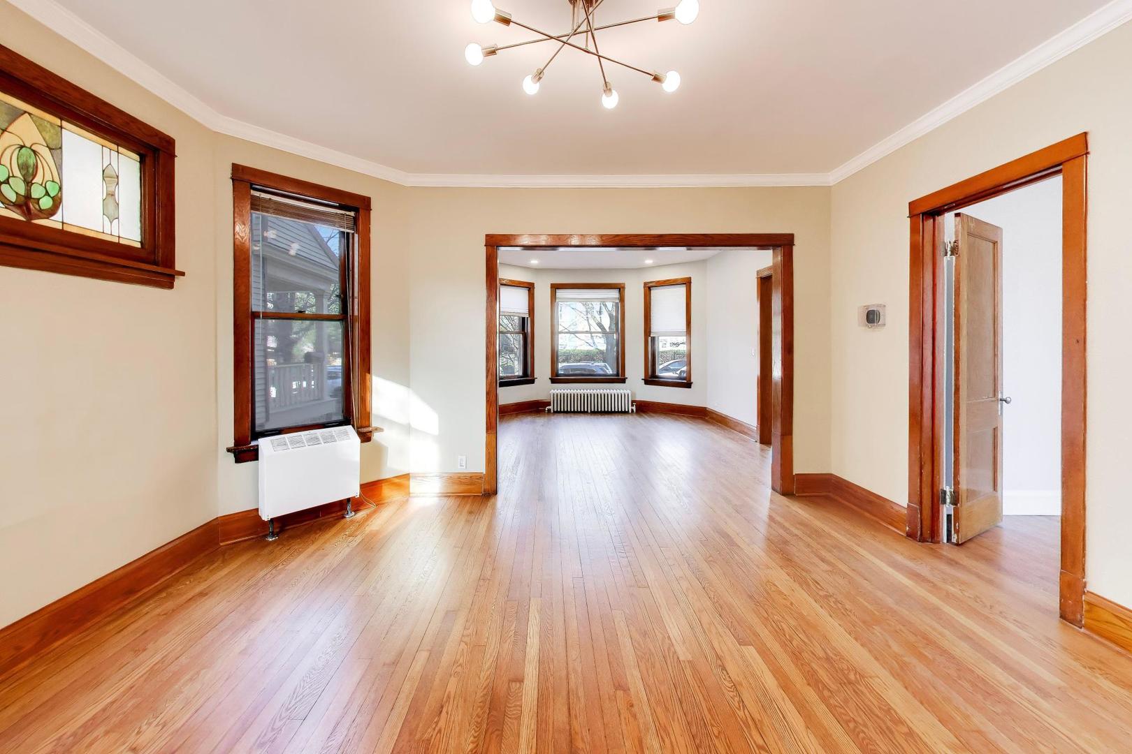 6115 N Hermitage Avenue