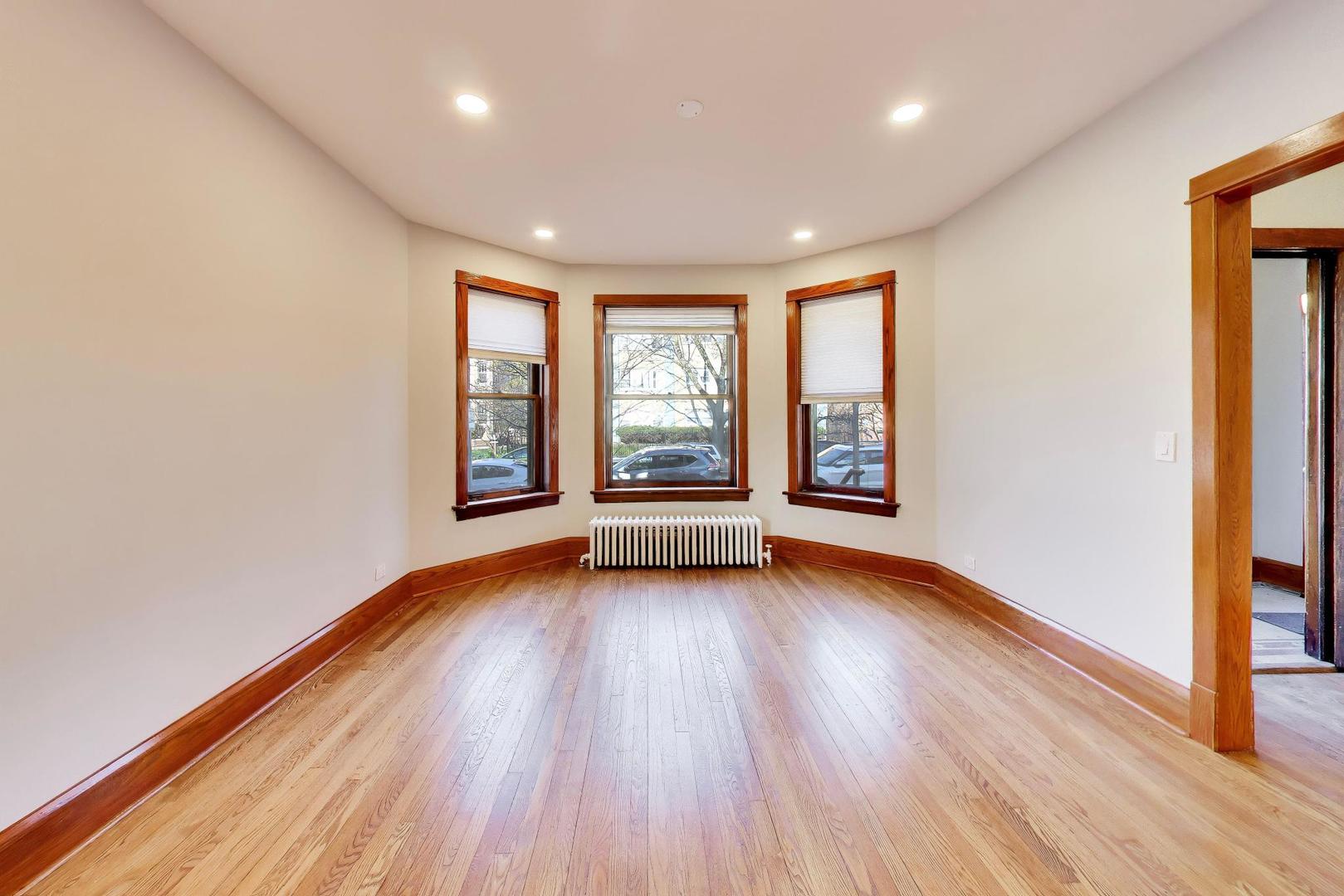 6115 N Hermitage Avenue