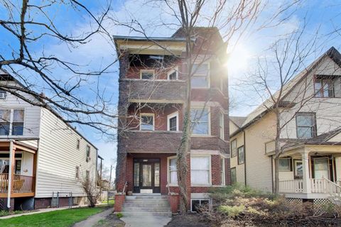6115 N Hermitage Avenue Chicago IL 60660