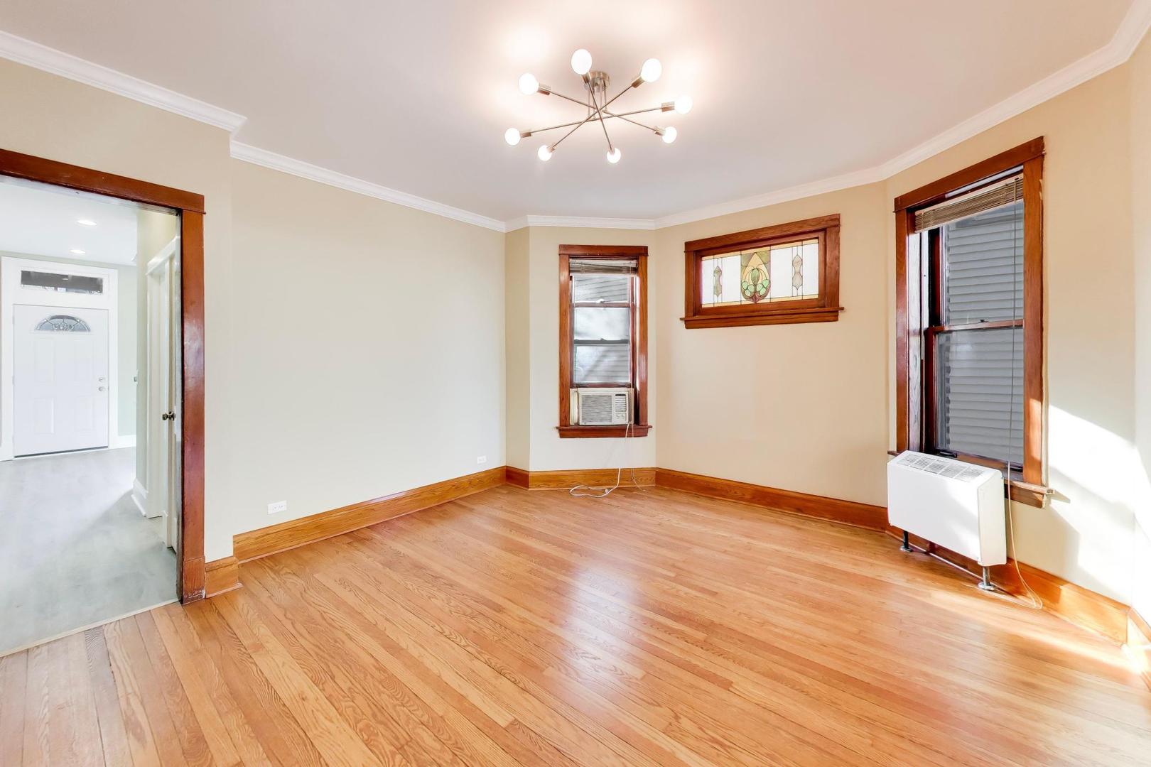 6115 N Hermitage Avenue