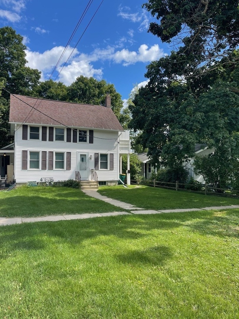 326 1/2 S Walnut Street Upper