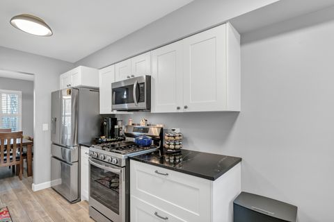 Tiny photo for 270 Woodstone Circle, Buffalo Grove, IL 60089 (MLS # 12600799)