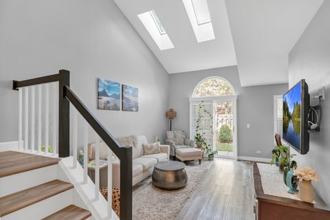 Tiny photo for 270 Woodstone Circle, Buffalo Grove, IL 60089 (MLS # 12600799)