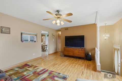 Tiny photo for 904 Cove Avenue, Lockport, IL 60441 (MLS # 12579698)