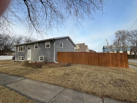 Tiny photo for 904 Cove Avenue, Lockport, IL 60441 (MLS # 12579698)