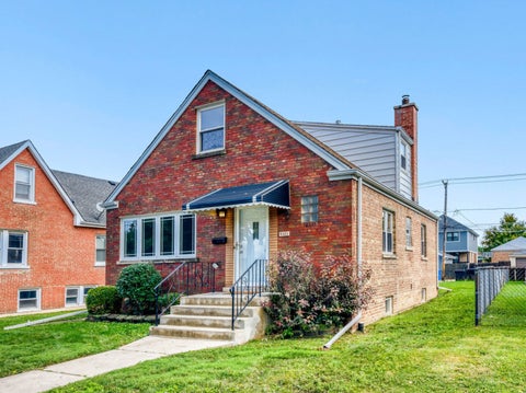 Photo of 5151 S NATCHEZ Avenue, Chicago, IL 60638 (MLS # 12723243)