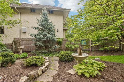 Tiny photo for 515 N Elmwood Avenue, Oak Park, IL 60302 (MLS # 12627321)