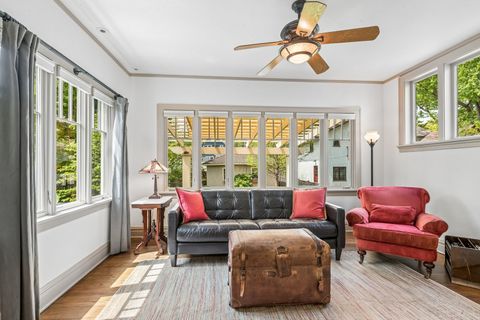 Tiny photo for 515 N Elmwood Avenue, Oak Park, IL 60302 (MLS # 12627321)