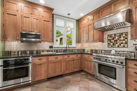 Tiny photo for 515 N Elmwood Avenue, Oak Park, IL 60302 (MLS # 12627321)