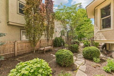 Tiny photo for 515 N Elmwood Avenue, Oak Park, IL 60302 (MLS # 12627321)