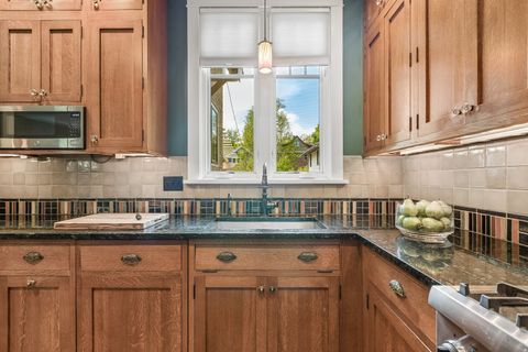 Tiny photo for 515 N Elmwood Avenue, Oak Park, IL 60302 (MLS # 12627321)