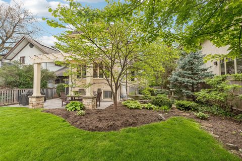 Tiny photo for 515 N Elmwood Avenue, Oak Park, IL 60302 (MLS # 12627321)