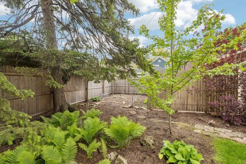 Tiny photo for 515 N Elmwood Avenue, Oak Park, IL 60302 (MLS # 12627321)