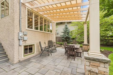 Tiny photo for 515 N Elmwood Avenue, Oak Park, IL 60302 (MLS # 12627321)