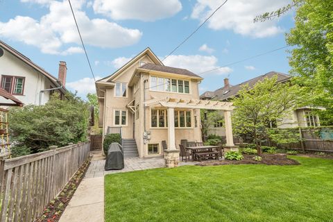 Tiny photo for 515 N Elmwood Avenue, Oak Park, IL 60302 (MLS # 12627321)