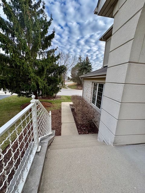 Tiny photo for 30 Beaconsfield Court #30, Lincolnshire, IL 60069 (MLS # 12630210)