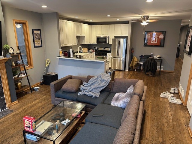 1070 N Milwaukee Avenue 1S