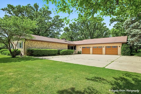 Photo of 4121 Miller Oaks Drive, McHenry, IL 60051 (MLS # 12670147)