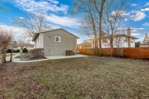 Tiny photo for 9132 Lincolnwood Drive, Evanston, IL 60203 (MLS # 12590308)