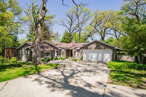 Photo of 29W625 Hawthorne Lane, West Chicago, IL 60185 (MLS # 12652933)