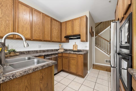 Tiny photo for 2008 Ivy Ridge Drive #2008, Hoffman Estates, IL 60192 (MLS # 12753087)