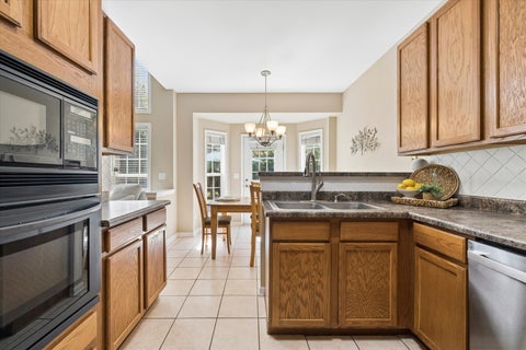 Tiny photo for 2008 Ivy Ridge Drive #2008, Hoffman Estates, IL 60192 (MLS # 12753087)