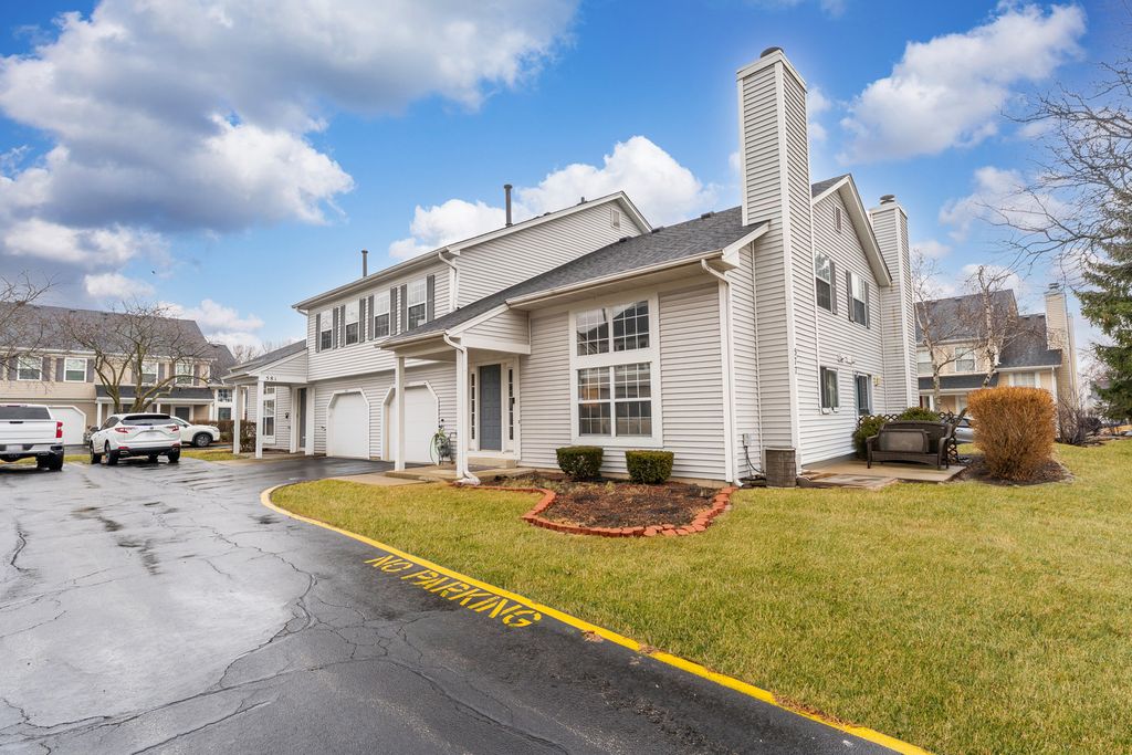 Photo for 577 East Avenue, Streamwood, IL 60107 (MLS # 12501993)