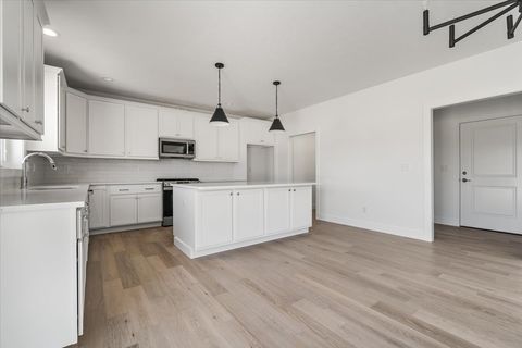 Tiny photo for 24 Stonehouse Court, Bloomington, IL 61705 (MLS # 12500581)
