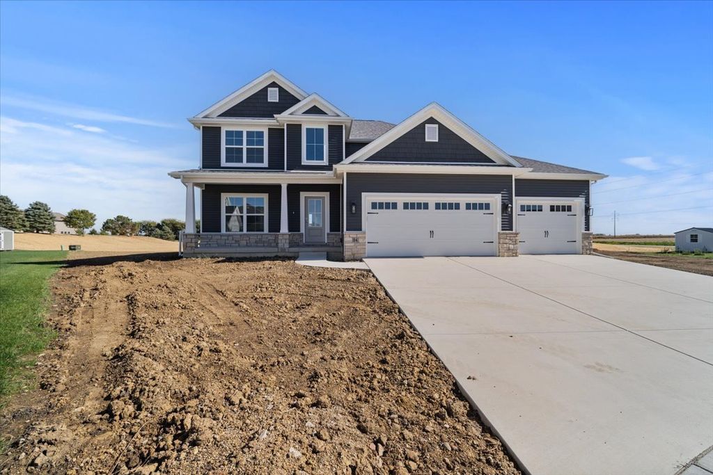 Photo for 24 Stonehouse Court, Bloomington, IL 61705 (MLS # 12500581)