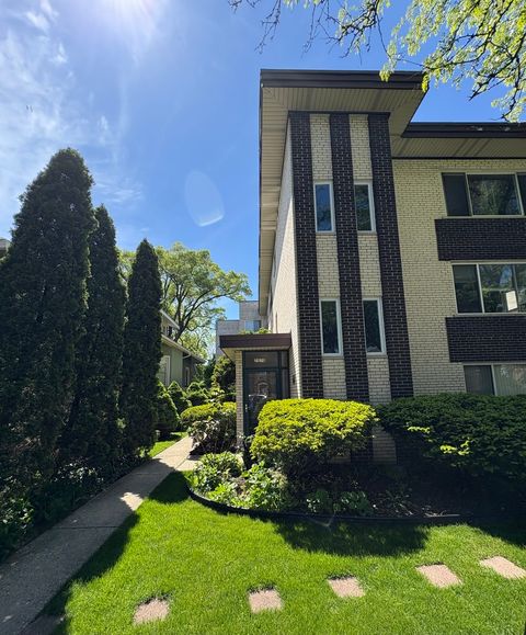 7070 N Ridge Boulevard 1B Chicago IL 60645
