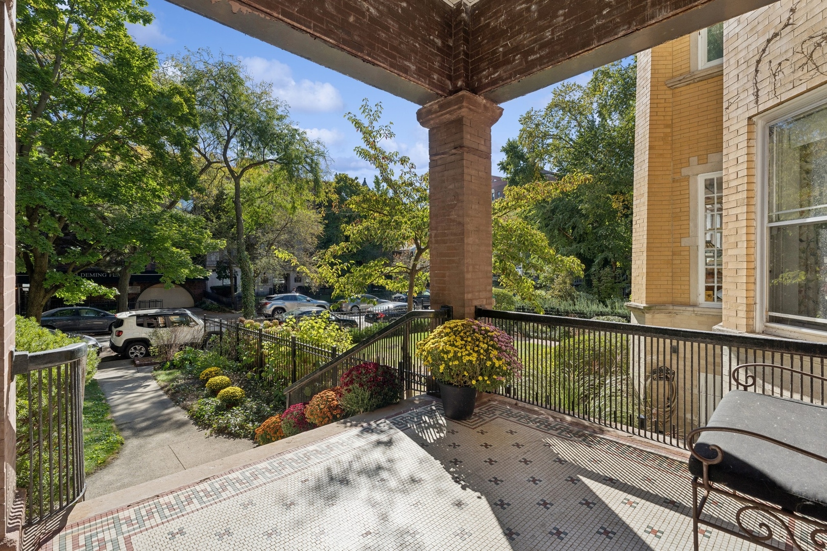 532 W Deming Place