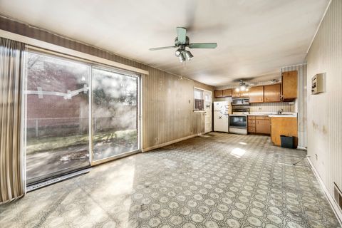 Tiny photo for 8909 Robin Drive, Des Plaines, IL 60016 (MLS # 12594237)