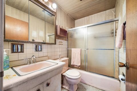 Tiny photo for 8909 Robin Drive, Des Plaines, IL 60016 (MLS # 12594237)