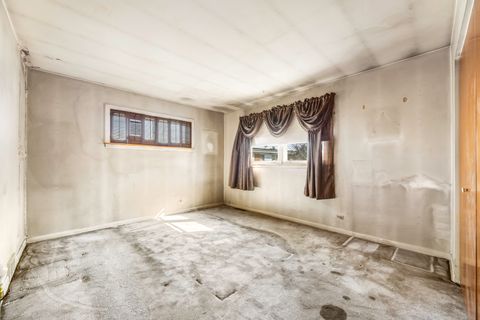 Tiny photo for 8909 Robin Drive, Des Plaines, IL 60016 (MLS # 12594237)