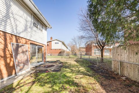 Tiny photo for 8909 Robin Drive, Des Plaines, IL 60016 (MLS # 12594237)