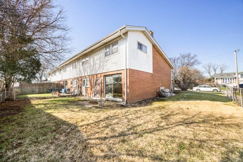 Tiny photo for 8909 Robin Drive, Des Plaines, IL 60016 (MLS # 12594237)