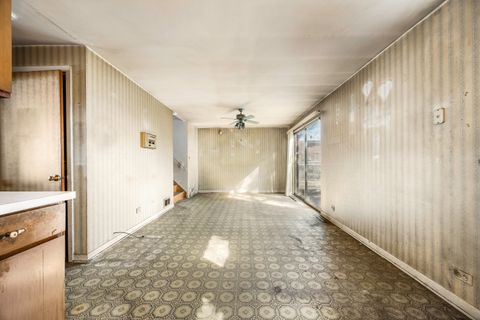 Tiny photo for 8909 Robin Drive, Des Plaines, IL 60016 (MLS # 12594237)