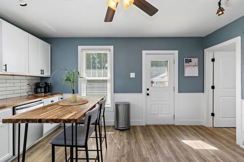 Tiny photo for 270 S Melrose Avenue, Elgin, IL 60123 (MLS # 12653129)
