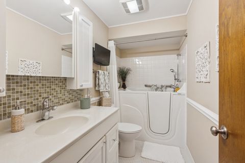 Tiny photo for 701 Lake Hinsdale Drive #309, Willowbrook, IL 60527 (MLS # 12468205)