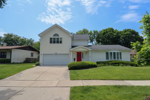 Photo of 200 Navajo Trail, Buffalo Grove, IL 60089 (MLS # 12660016)
