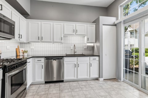 Tiny photo for 319 E Victoria Circle #319, North Aurora, IL 60542 (MLS # 12782529)