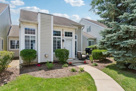 Photo of 319 E Victoria Circle #319, North Aurora, IL 60542 (MLS # 12782529)