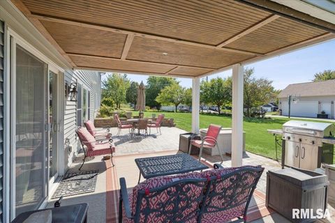 Tiny photo for 1301 W 62ND Court, Davenport, IA 52806 (MLS # QC4267017)