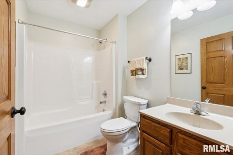 Tiny photo for 1301 W 62ND Court, Davenport, IA 52806 (MLS # QC4267017)