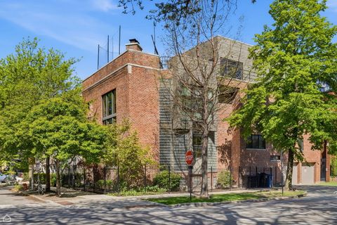 Photo of 1202 W Fletcher Street, Chicago, IL 60657 (MLS # 12637840)