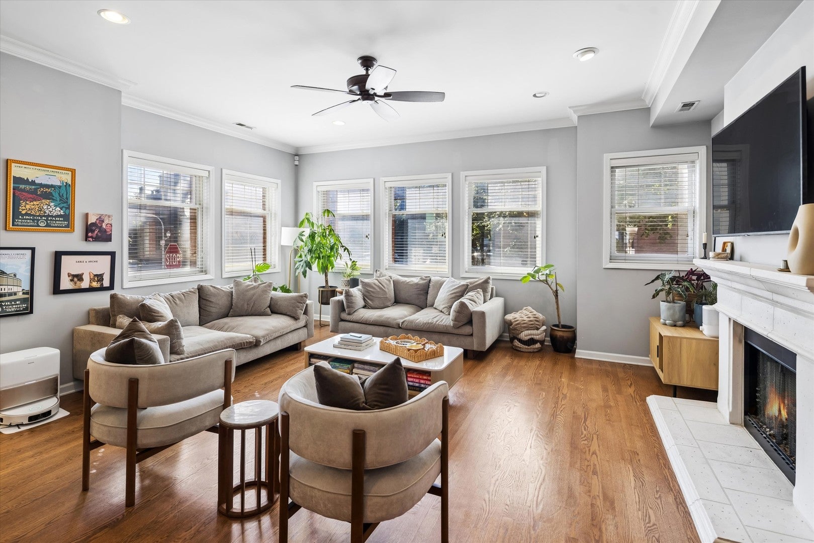 1400 W BYRON Street 2E