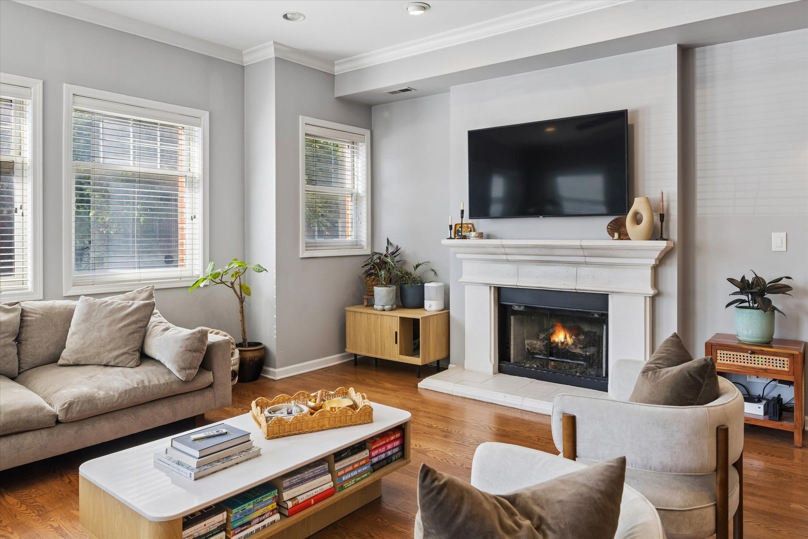 1400 W BYRON Street 2E