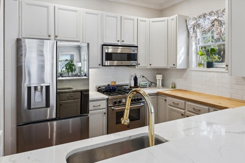 Tiny photo for 1400 W BYRON Street #2E, Chicago, IL 60613 (MLS # 12765149)