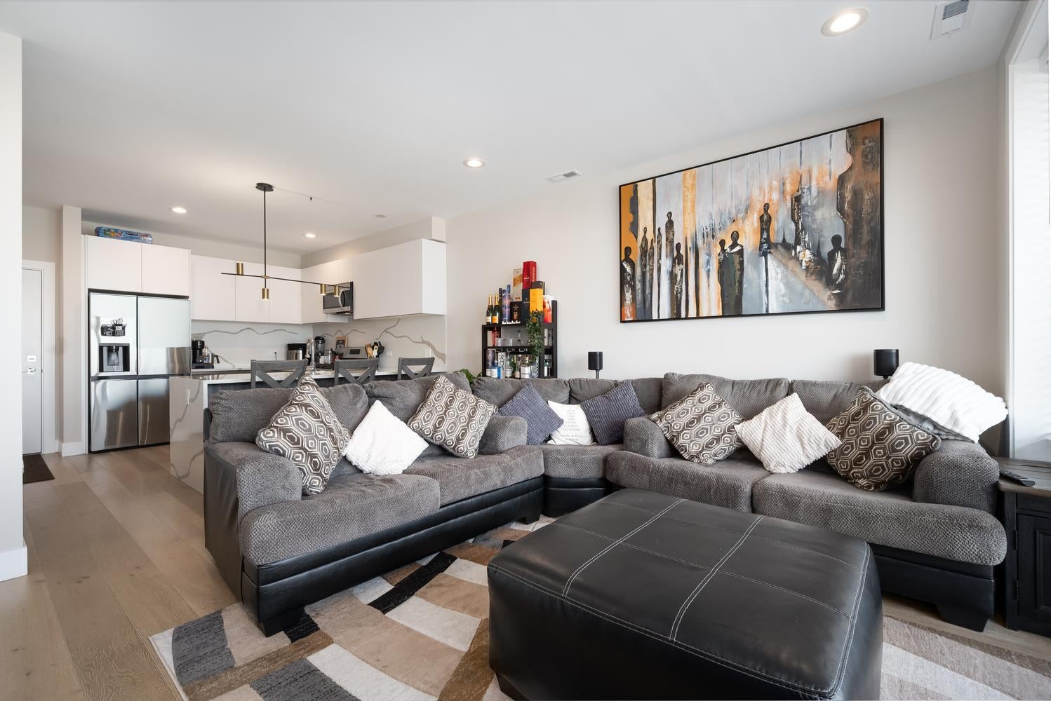 2342 W Adams Street 401