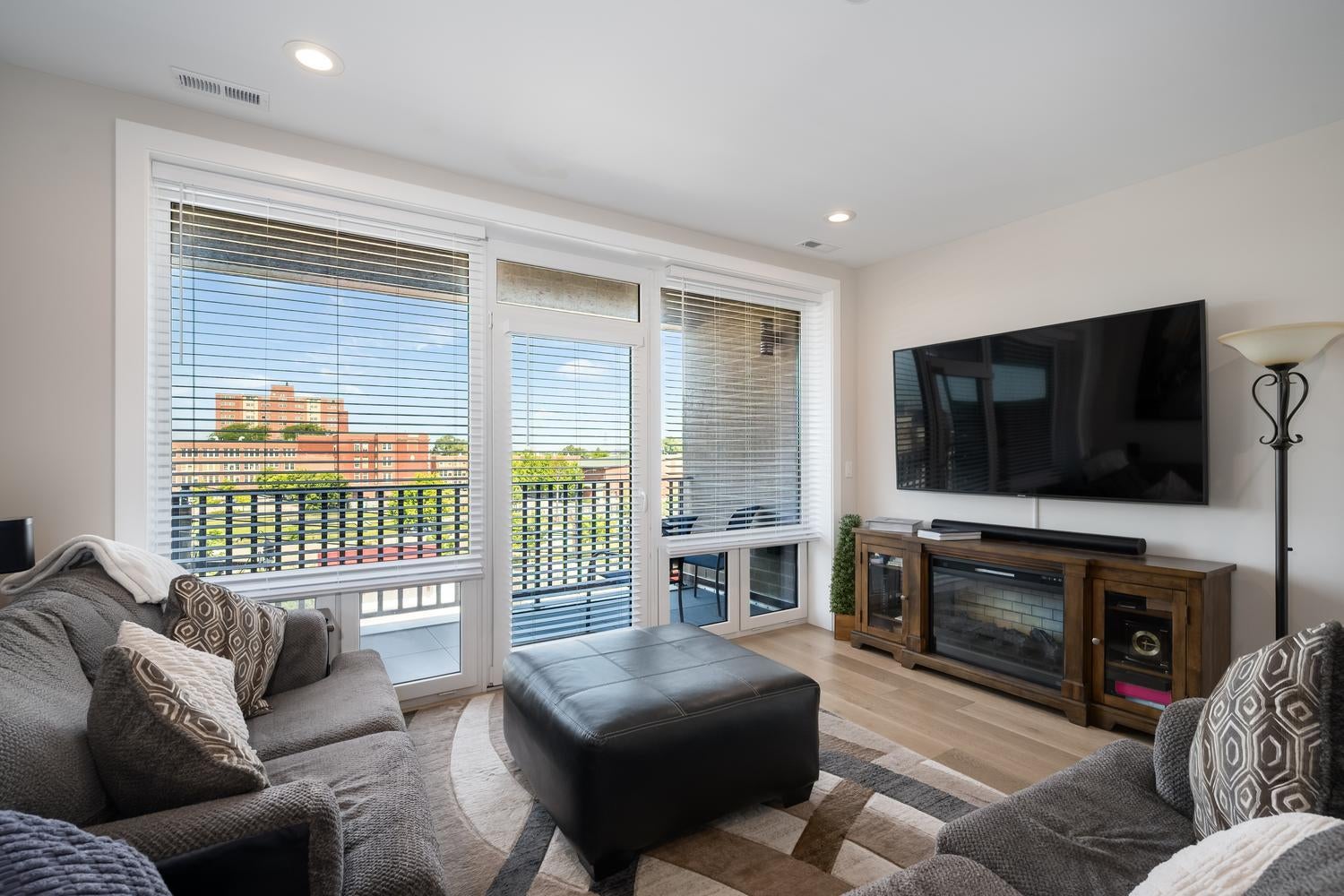 2342 W Adams Street 401
